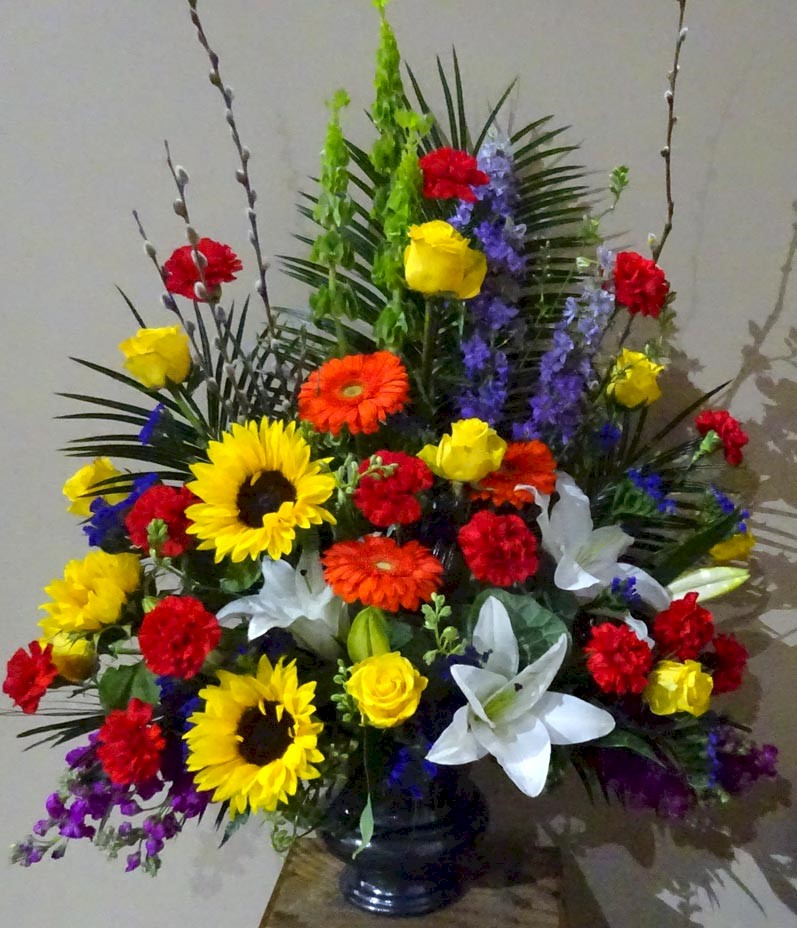 Flowers from Jim and Susan Holmes and Family; Lori and Eric Rice and Family; Michal and Dale Peltier and Family; Julie Holmes and Family; Rob Holmes and Family; and Lucie Holmes