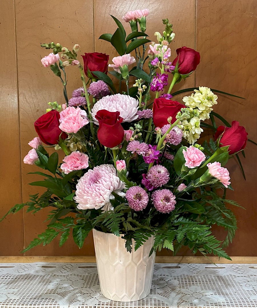 Flowers from Peggy and PeeWee Hook; Leo and Sandra Gittings; Sandra Gittings; Charles and Diane Gittings; and Joe and Kathy Gittings; and all Families